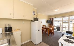 Waitangi Beach Bach 30A